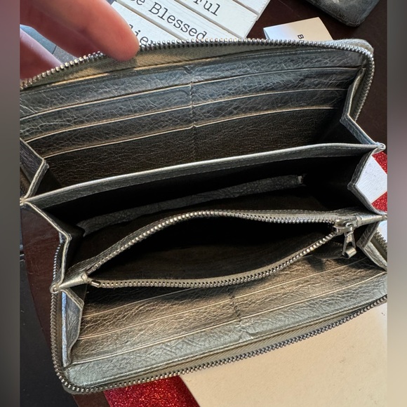 balenciaga continental zip around wallet preloved - Picture 6 of 11